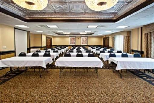 фото отеля Holiday Inn Express Hotel & Suites Greenwood