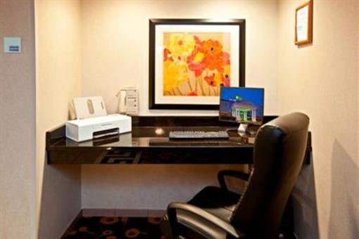 фото отеля Holiday Inn Express Hotel & Suites Greenwood