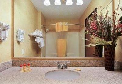 фото отеля Days Inn & Suites Vancouver