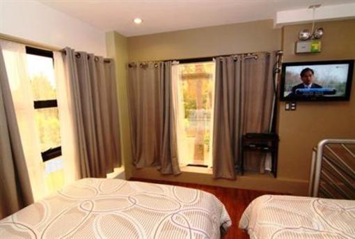 фото отеля Uptown Condotel