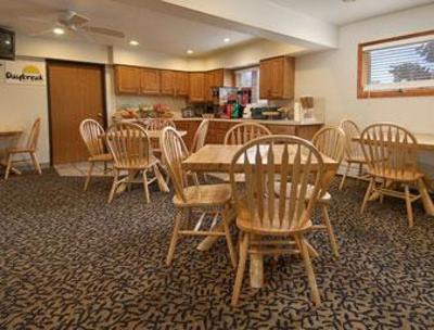 фото отеля Days Inn and Suites Bridgeview Lodge Mackinaw City