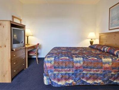 фото отеля Days Inn and Suites Bridgeview Lodge Mackinaw City