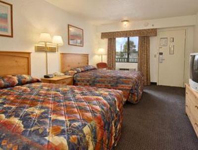 фото отеля Days Inn and Suites Bridgeview Lodge Mackinaw City