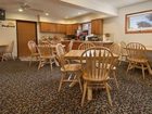 фото отеля Days Inn and Suites Bridgeview Lodge Mackinaw City