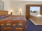 фото отеля Days Inn and Suites Bridgeview Lodge Mackinaw City