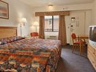 фото отеля Days Inn and Suites Bridgeview Lodge Mackinaw City