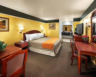 фото отеля Portola Inn and Suites