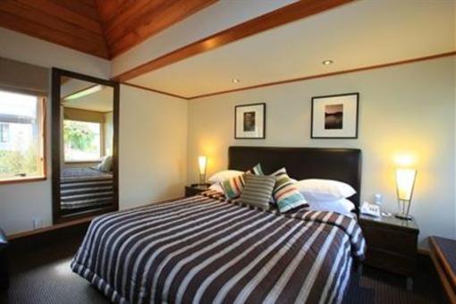 фото отеля Distinction Te Anau Hotel and Villas