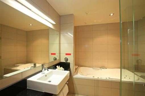 фото отеля Distinction Te Anau Hotel and Villas