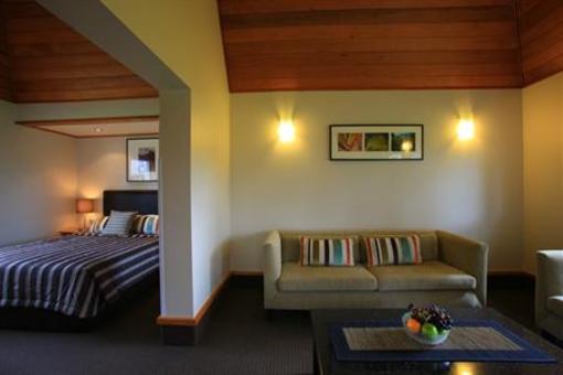 фото отеля Distinction Te Anau Hotel and Villas