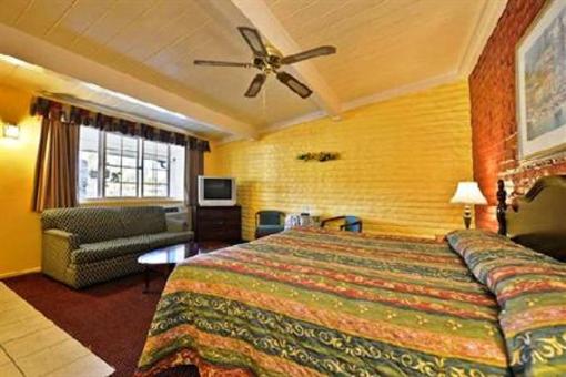 фото отеля Fallbrook Country Inn