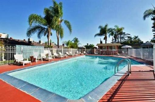 фото отеля Fallbrook Country Inn