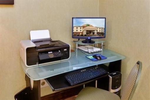 фото отеля Holiday Inn Express Hotel & Suites - Athens
