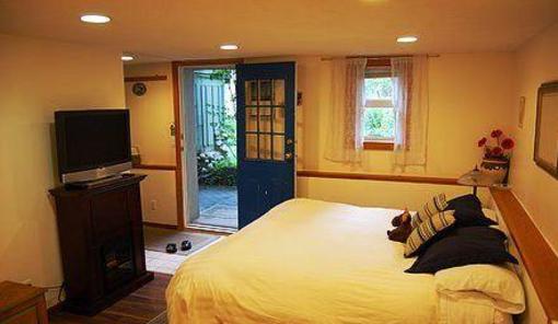 фото отеля Belle Neige Hotel Whistler
