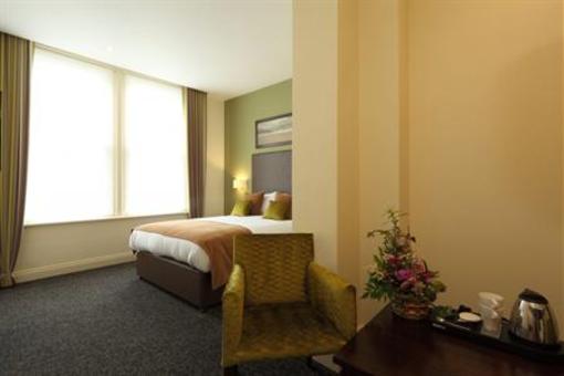 фото отеля Chalfield Manor Boutique Hotel