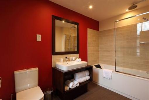 фото отеля Chalfield Manor Boutique Hotel