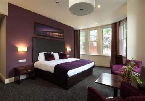 фото отеля Chalfield Manor Boutique Hotel