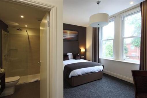 фото отеля Chalfield Manor Boutique Hotel