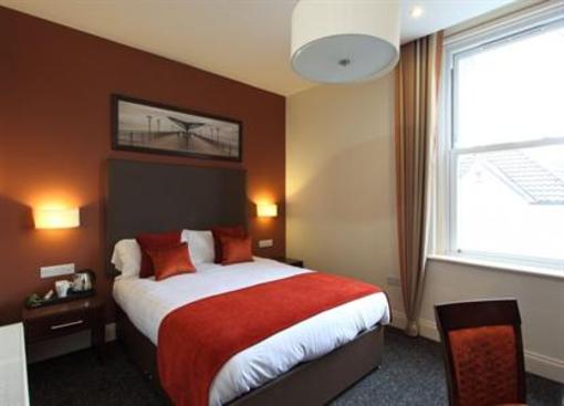 фото отеля Chalfield Manor Boutique Hotel