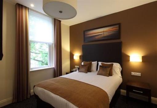 фото отеля Chalfield Manor Boutique Hotel