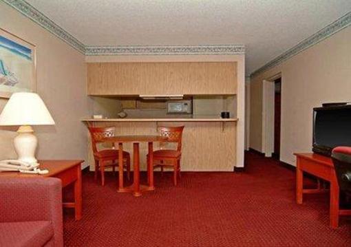 фото отеля Comfort Inn Airport at RJ Stadium