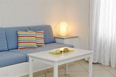 фото отеля Yades Suites Apartments & Spa
