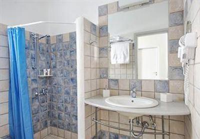 фото отеля Yades Suites Apartments & Spa