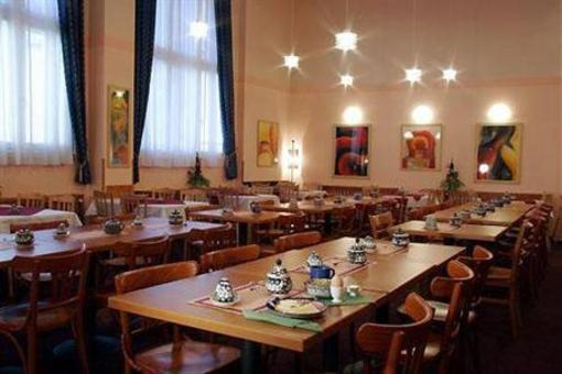 фото отеля Cloister Inn Hotel