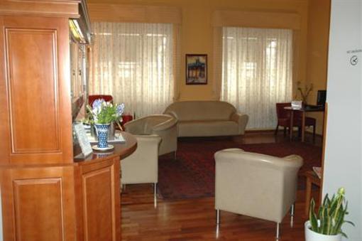 фото отеля Cloister Inn Hotel