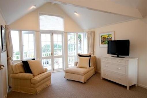 фото отеля Emerald Inn North Shore