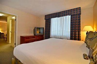 фото отеля BEST WESTERN Plus Evergreen Inn & Suites