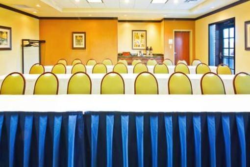 фото отеля Holiday Inn Express Hotel & Suites Chattanooga-Ooltewah