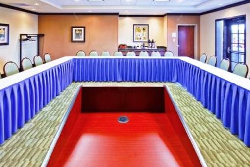 фото отеля Holiday Inn Express Hotel & Suites Chattanooga-Ooltewah