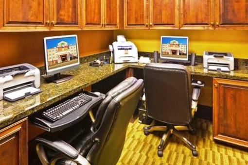 фото отеля Holiday Inn Express Hotel & Suites Chattanooga-Ooltewah