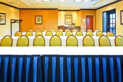 фото отеля Holiday Inn Express Hotel & Suites Chattanooga-Ooltewah