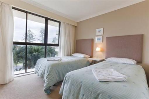 фото отеля Capricornia Apartments Broadbeach Gold Coast