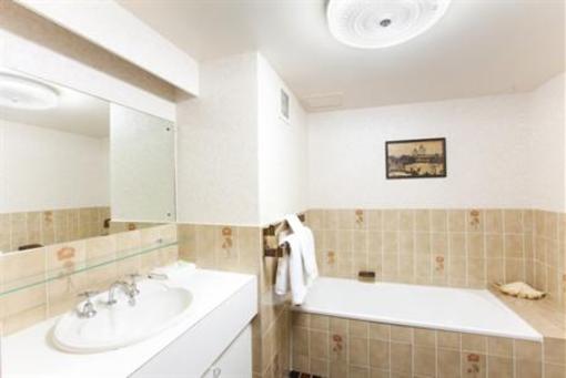 фото отеля Capricornia Apartments Broadbeach Gold Coast