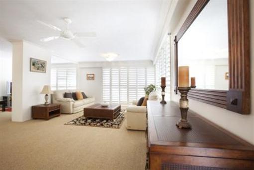 фото отеля Capricornia Apartments Broadbeach Gold Coast