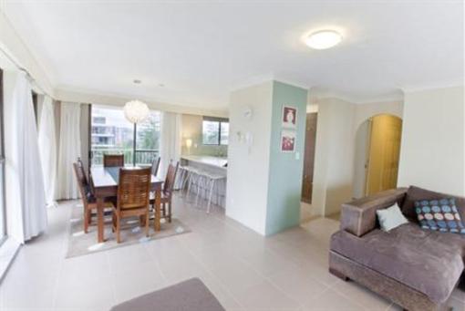 фото отеля Capricornia Apartments Broadbeach Gold Coast