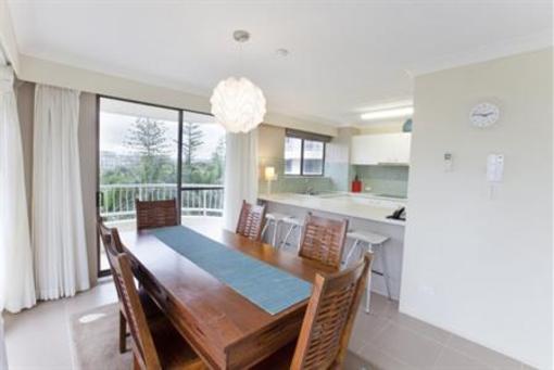 фото отеля Capricornia Apartments Broadbeach Gold Coast
