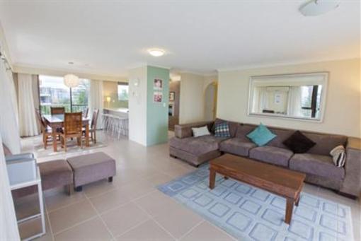 фото отеля Capricornia Apartments Broadbeach Gold Coast