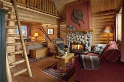фото отеля Cathedral Mountain Lodge