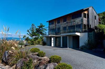 фото отеля Oreti Apartments Turangi