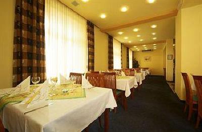 фото отеля Henrietta Hotel