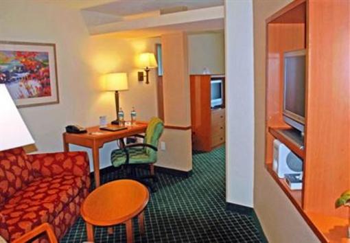 фото отеля Fairfield Inn & Suites Hinesville