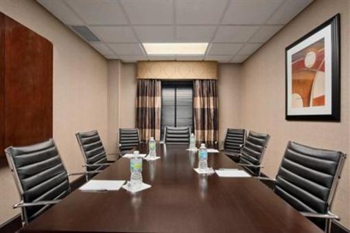 фото отеля Hampton Inn and Suites Detroit/Airport-Romulus