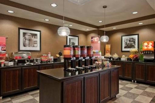 фото отеля Hampton Inn and Suites Detroit/Airport-Romulus