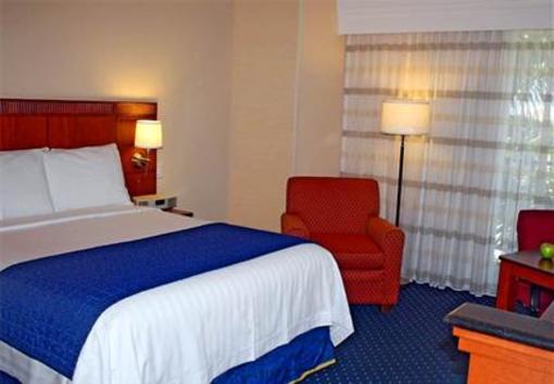 фото отеля Courtyard by Marriott Fort Lauderdale East