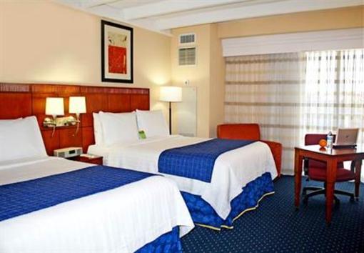 фото отеля Courtyard by Marriott Fort Lauderdale East
