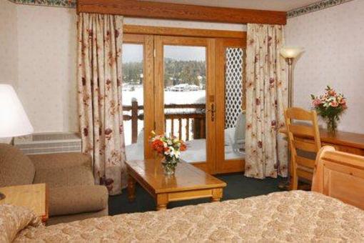 фото отеля Golden Arrow Lakeside Resort
